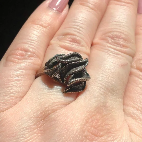Vintage stamped sterling silver freeform oxidized leaf ribbon ring size 6.25 - Picture 2 of 12